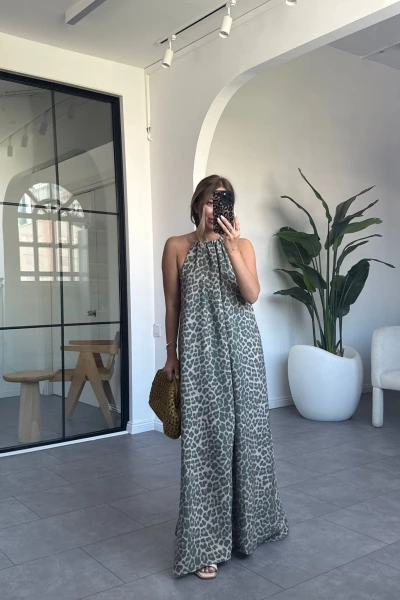 YEŞİL LEOPAR DESEN BOYUNDAN BAĞLAMALI SIRT DETAY ELBİSE