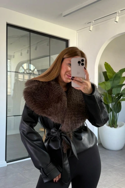 SİYAH YAKASI KÜRKLÜ DERİ CEKET