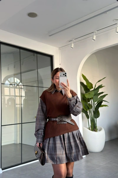 KAHVE SÜVETERLİ EKOSE DESEN ELBİSE