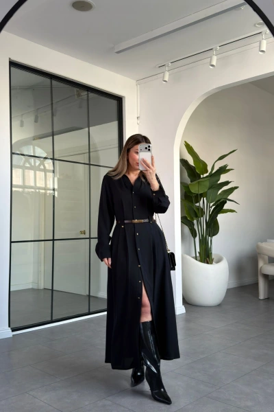 SİYAH GOLD DÜĞMELİ KEMERLİ ELBİSE