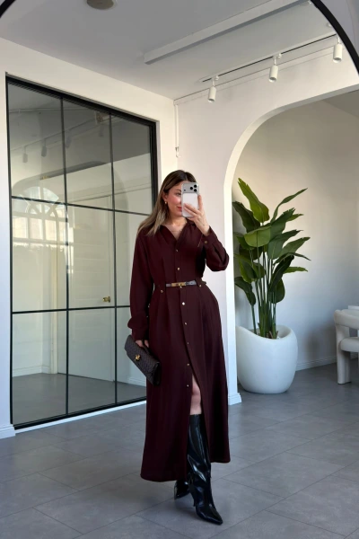 KAHVE GOLD DÜĞMELİ KEMERLİ ELBİSE