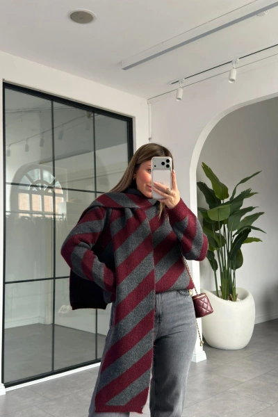 BORDO ÇİZGİLİ ATKILI KAZAK