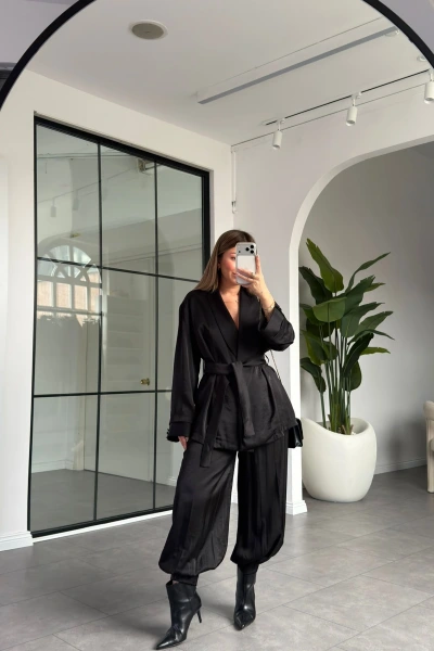 SİYAH KİMONO ŞALVARLI SATEN TAKIM