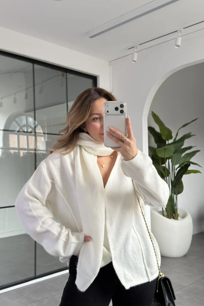 BEYAZ ŞAL DETAYLI YUMUŞACIK DOKUDA HIRKA