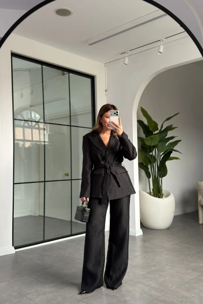 SİYAH PARLAK BELİ KUŞAKLI TAKIM