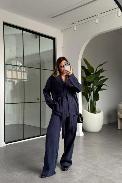 LACİVERT DOKULU KUŞAKLI TAKIM