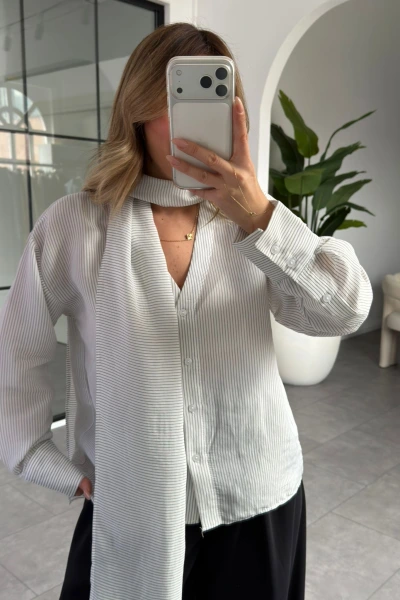 BEYAZ ÇİZGİLİ V YAKA ŞALLI GÖMLEK