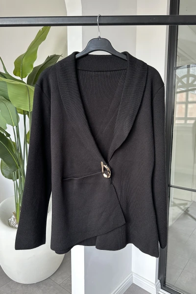 SİYAH KRUVAZE YAKA GOLD TOKALI KAZAK