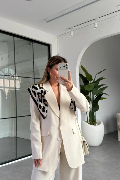 EKRU KIRLANGIÇ YAKA CEKET PANTOLON TAKIM