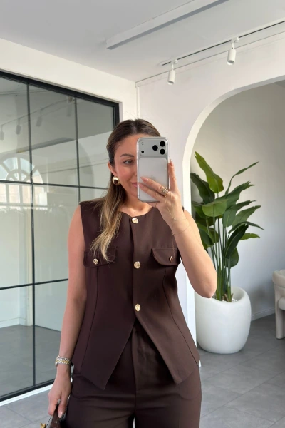 KAHVE GOLD DÜĞMELİ CEP KAPAKLI YELEK PANTOLON TAKIM