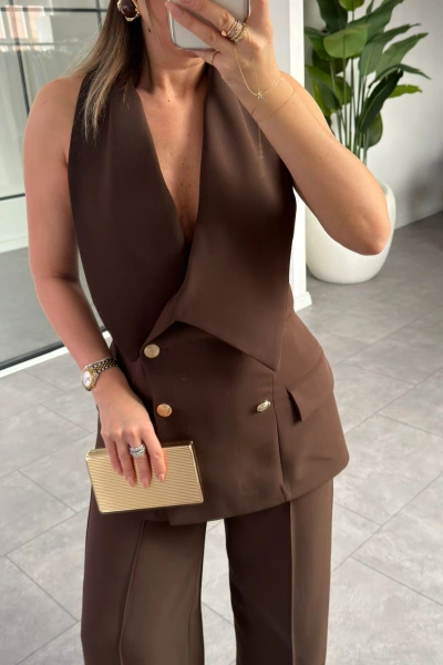 KAHVE ASİMETRİK YAKA GOLD DÜĞMELİ YELEK PANTOLON TAKIM