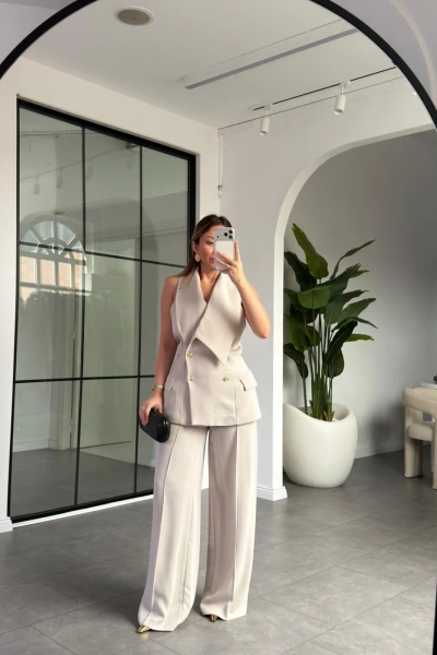 BEJ ASİMETRİK YAKA GOLD DÜĞMELİ YELEK PANTOLON TAKIM