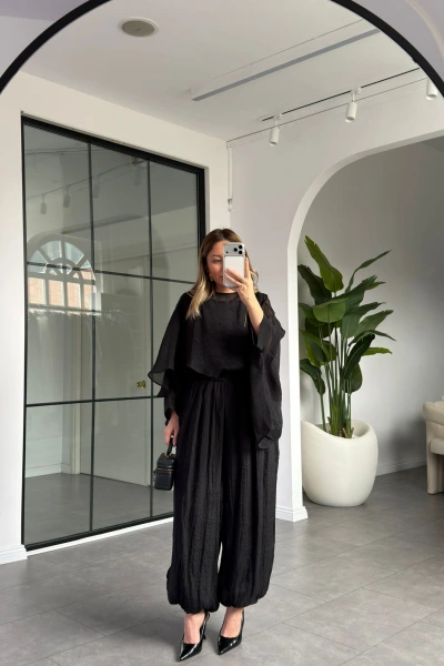 SİYAH UÇUŞAN PELERİN BLUZ