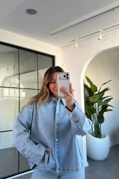 ZR AÇIK MAVİ GÜMÜŞ DÜĞMELİ JEAN GÖMLEK 2223