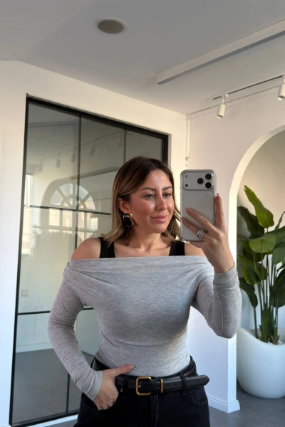 GRİ ATLET DETAYLI ASİMETRİK BLUZ