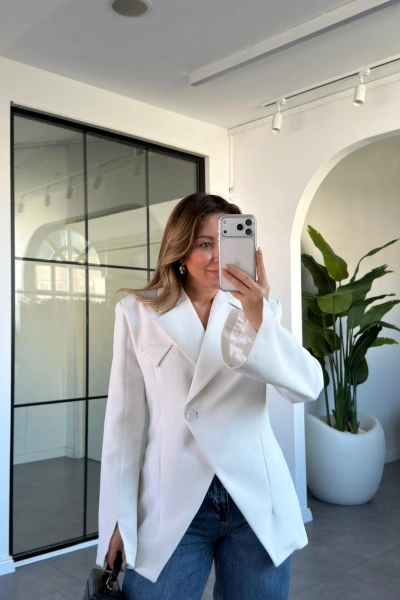 BEYAZ ASİMETRİK ATLAS CEKET 9703