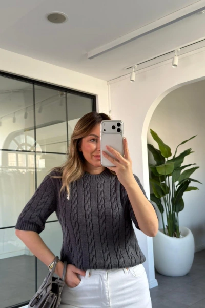 ANTRASİT BİSİKLET YAKA SAÇ ÖRGÜ DESEN KISA KOLLU TRİKO