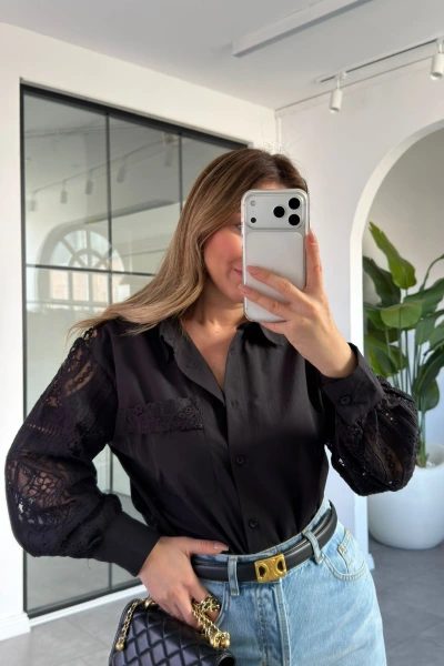 KOLLARI DANTEL DETAYLI SİYAH GÖMLEK 29589