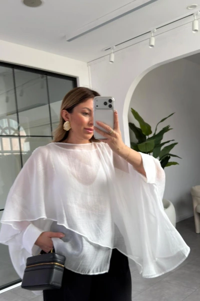 BEYAZ UÇUŞAN PELERİN BLUZ 5026