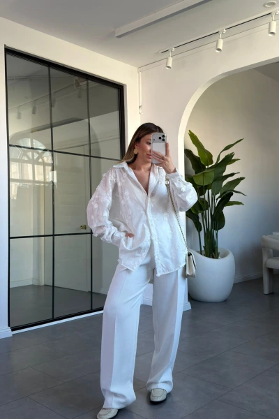 BEYAZ ÇİÇEK NAKIŞLI GÖMLEK 9714