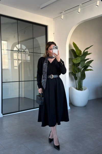 SİYAH FULAR DETAYLI ELBİSE 03029