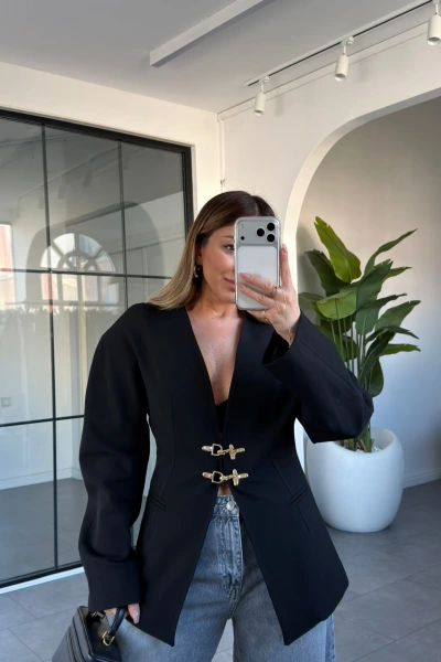 SİYAH GOLD KANCA DETAYLI CEKET 9726