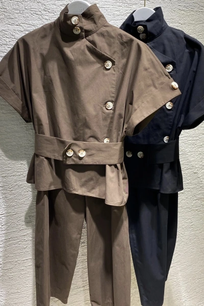 KAHVE DİK YAKA DÜĞMELİ BLUZ TAKIM