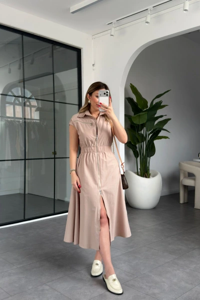 BEJ BELİ LASTİKLİ SIFIR KOL ÇİFT FERMUARLI ELBİSE