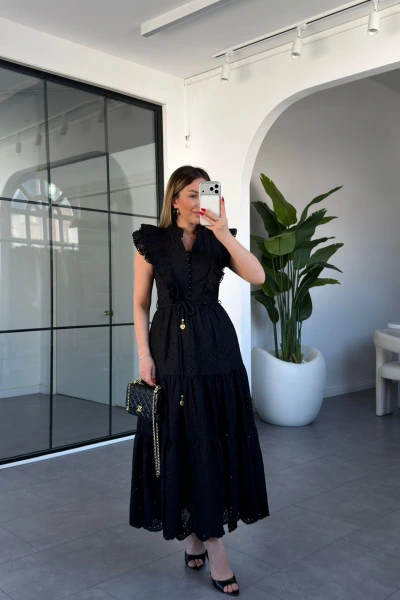 Siyah Fırfır Detaylı Düğmeli Elbise