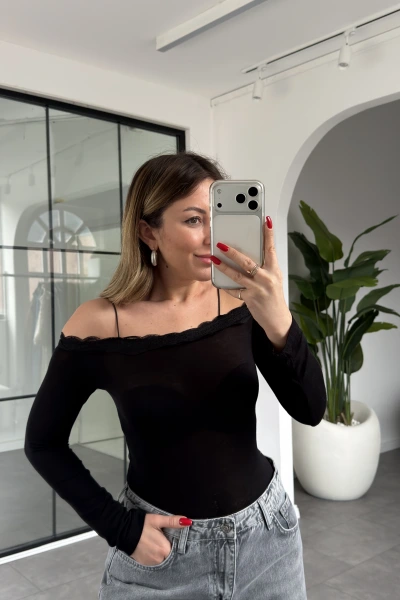 SİYAH KAYIK YAKA DANTELLİ BLUZ