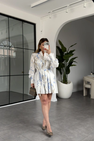 BEYAZ DESENLİ BOYDAN DÜĞMELİ MİNİ ELBİSE 586