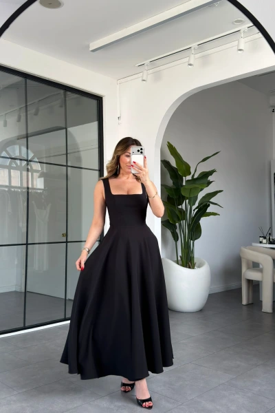 SİYAH KALIN ASKILI KARE YAKA ELBİSE