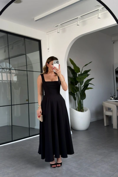 SİYAH KALIN ASKILI KARE YAKA ELBİSE