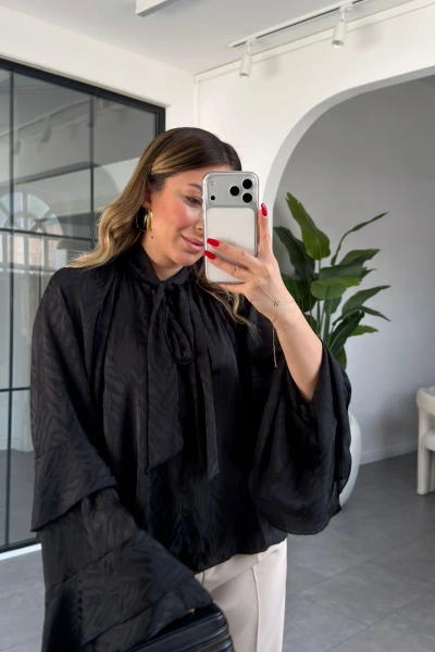 SİYAH KOLLARI VOLANLI BLUZ 5059