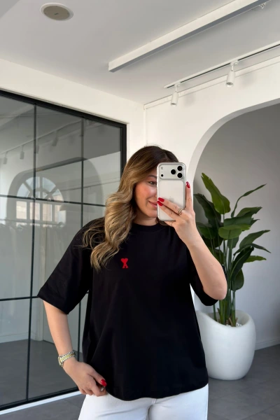 SİYAH KALP NAKIŞLI T-SHİRT 261045