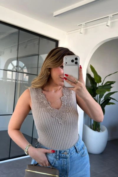 TAŞ V YAKA DANTEL DETAY TRİKO