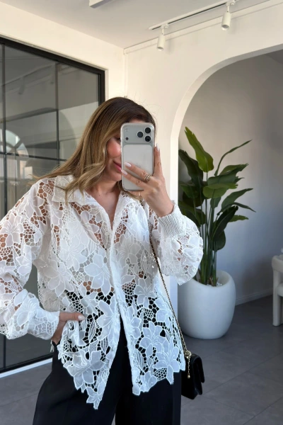 BEYAZ GÜPÜRLÜ GÖMLEK