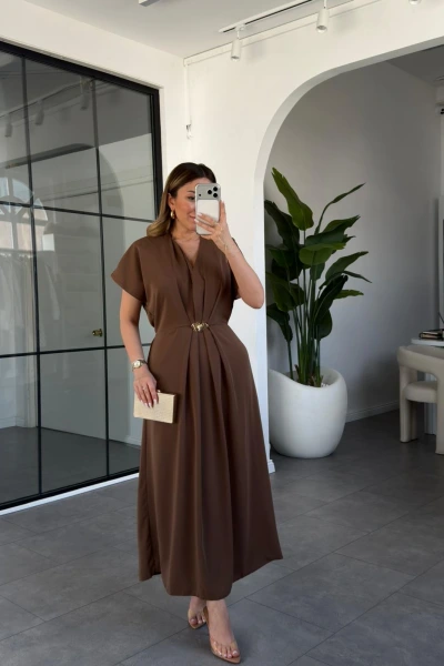 KAHVE GOLD AKSESUAR DETAYLI ELBİSE 37285