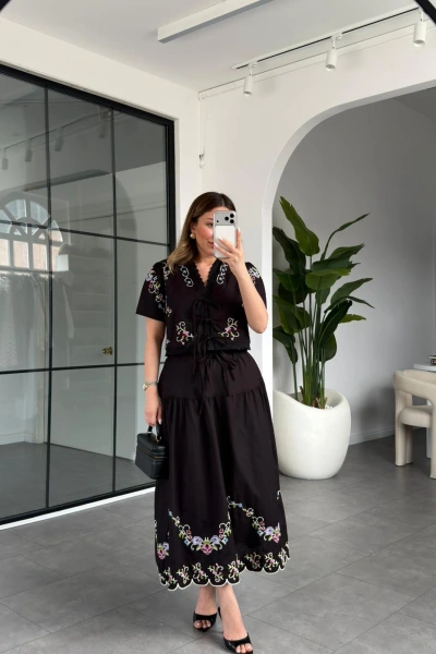 SİYAH NAKIŞLI CROP ETEK TAKIM 2609