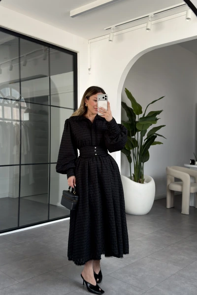 SİYAH DANTEL MOTİFLİ BRODE ELBİSE 7376