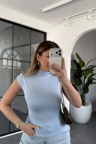 MAVİ DİK YAKA ESNEK BLUZ