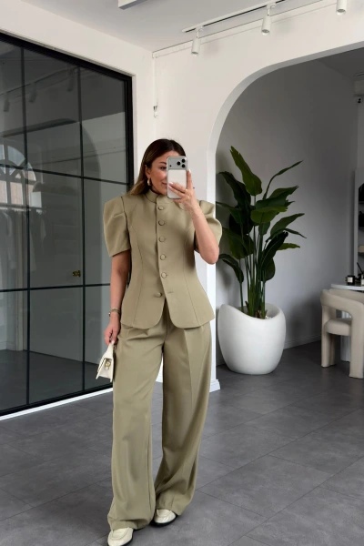 ÇAĞLA YEŞİLİ OMUZLARI HACİMLİ CEKET TAKIM 5657