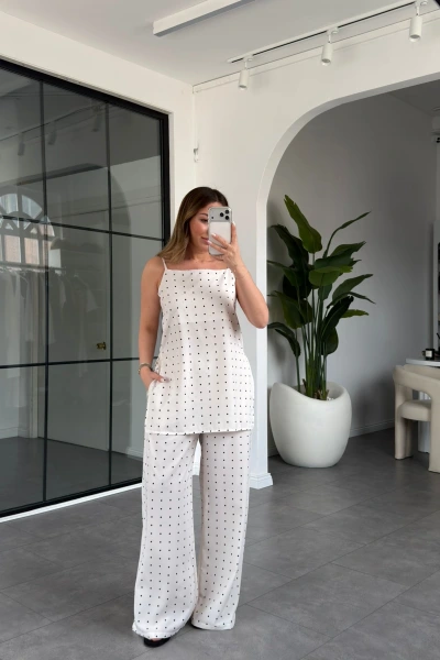 EKRU SİYAH PUANTİYELİ SATEN TAKIM 8568