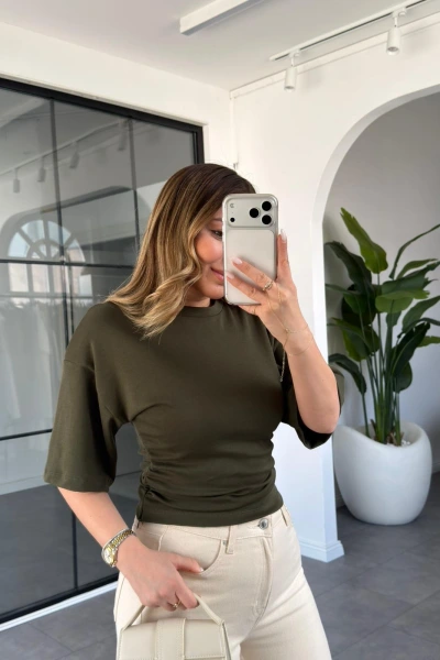 HAKİ BELDEN FERMUAR DETAYLI T-SHIRT 1003