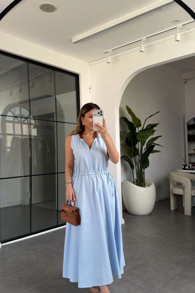 MAVİ YAKASI DERİ DETAYLI BELİ BÜZGÜLÜ ELBİSE 3938