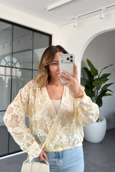 KREM KRUVAZE YAKA GÜPÜR BLUZ 3150