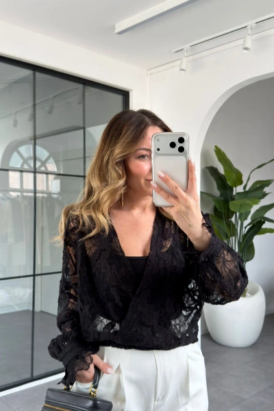 SİYAH KRUVAZE YAKA GÜPÜR BLUZ 3150