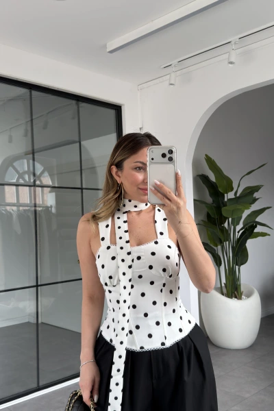 BEYAZ PUANTİYE FULARLI KORSE BLUZ 1037