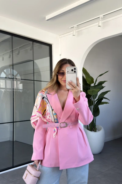 PEMBE ŞAL DETAYLI KEMERLİ CEKET 6337