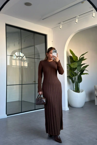 ACI KAHVE BAĞLAMA DETAYLI UZUN TRİKO ELBİSE